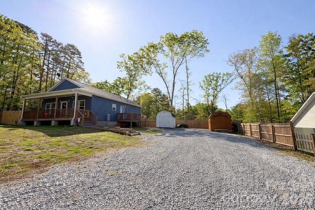 196 8th Avenue, New London, NC 28127