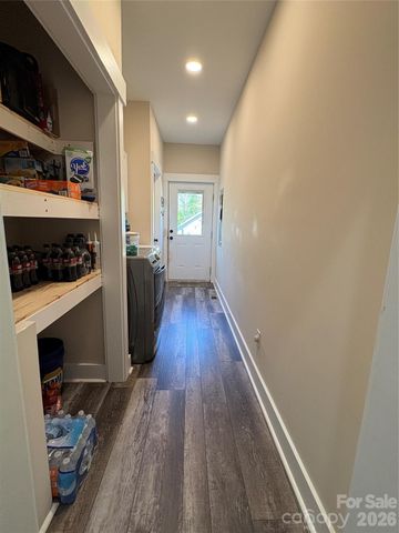 196 8th Avenue, New London, NC 28127