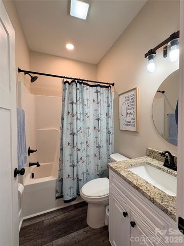 196 8th Avenue, New London, NC 28127