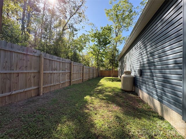 196 8th Avenue, New London, NC 28127