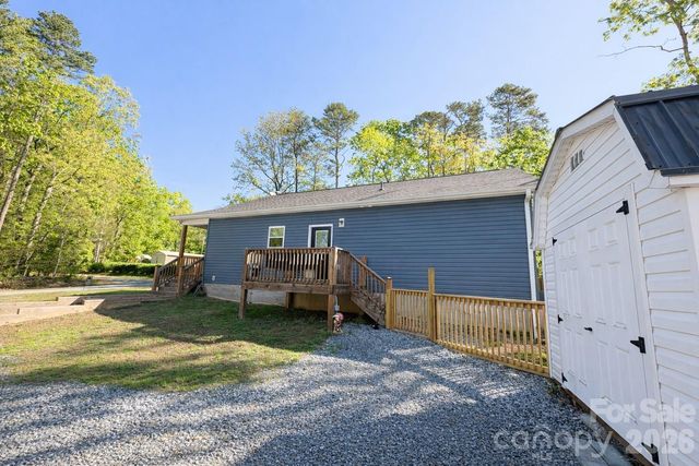 196 8th Avenue, New London, NC 28127