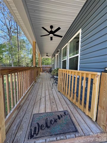 196 8th Avenue, New London, NC 28127