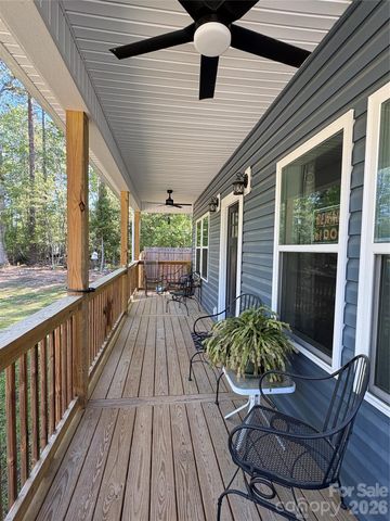 196 8th Avenue, New London, NC 28127
