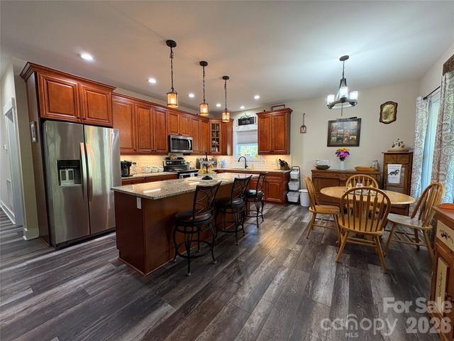 196 8th Avenue, New London, NC 28127