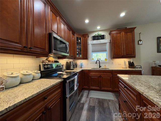 196 8th Avenue, New London, NC 28127