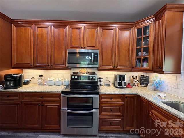 196 8th Avenue, New London, NC 28127