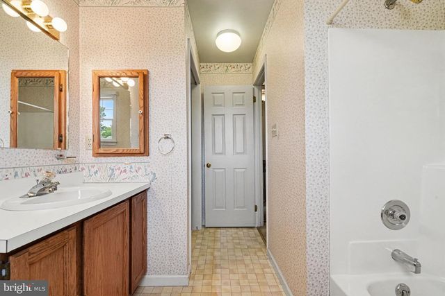 2 GARLAND CT, Carlisle, PA 17013