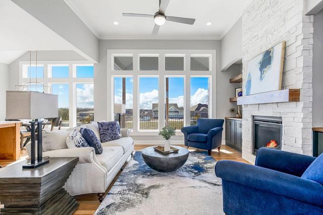 18457 Mohawk Lane, Overland Park, KS 66085