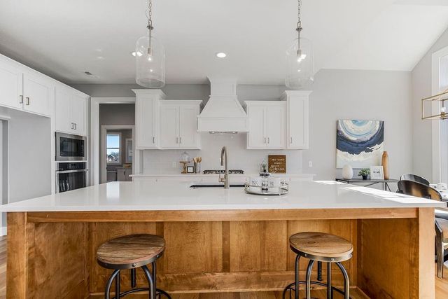 18457 Mohawk Lane, Overland Park, KS 66085