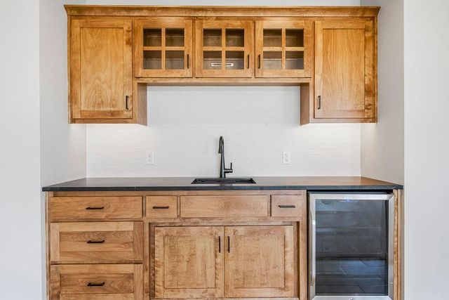 18457 Mohawk Lane, Overland Park, KS 66085