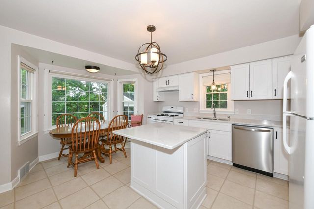 6701 W Howard AVENUE, Milwaukee, WI 53220