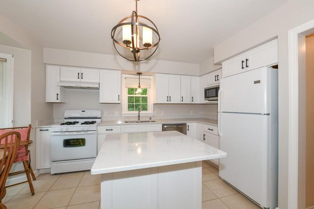 6701 W Howard AVENUE, Milwaukee, WI 53220