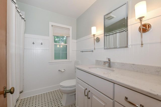 6701 W Howard AVENUE, Milwaukee, WI 53220