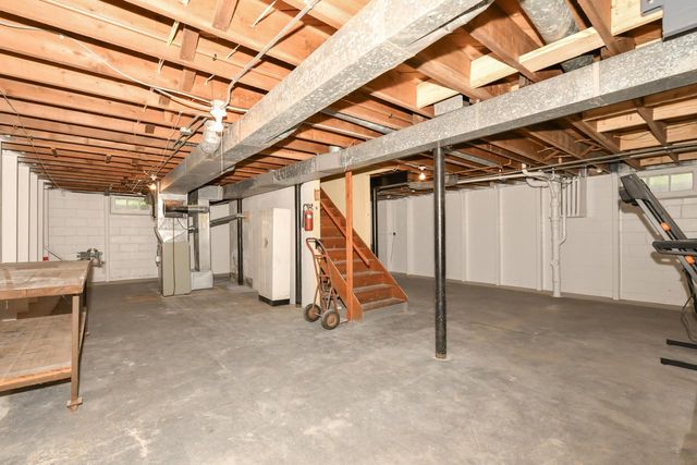 6701 W Howard AVENUE, Milwaukee, WI 53220