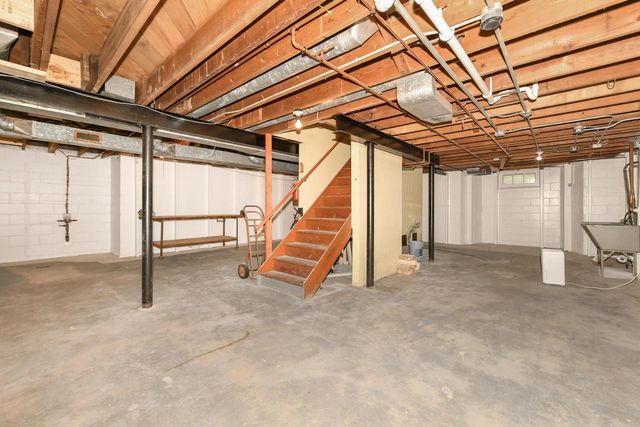 6701 W Howard AVENUE, Milwaukee, WI 53220