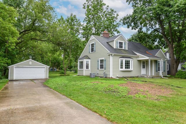 6701 W Howard AVENUE, Milwaukee, WI 53220