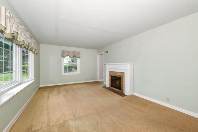 6701 W Howard AVENUE, Milwaukee, WI 53220