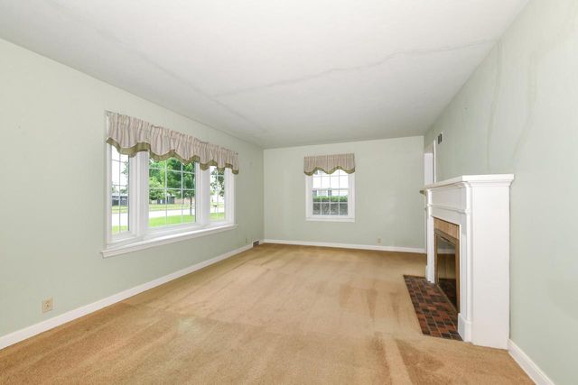 6701 W Howard AVENUE, Milwaukee, WI 53220