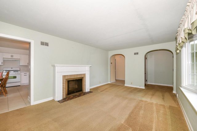 6701 W Howard AVENUE, Milwaukee, WI 53220