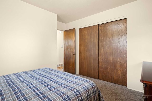 1969 9th Ave E, Twin Falls, ID 83301