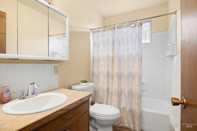 1969 9th Ave E, Twin Falls, ID 83301
