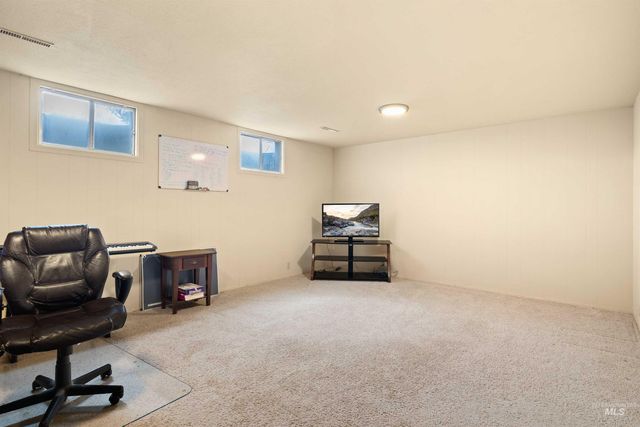 1969 9th Ave E, Twin Falls, ID 83301