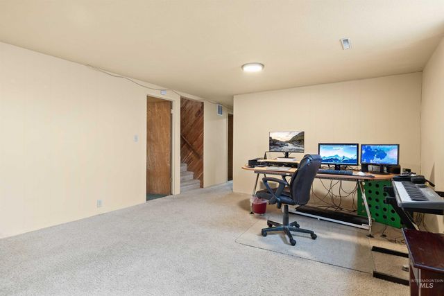 1969 9th Ave E, Twin Falls, ID 83301