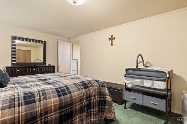 1969 9th Ave E, Twin Falls, ID 83301
