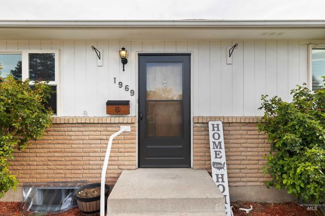 1969 9th Ave E, Twin Falls, ID 83301