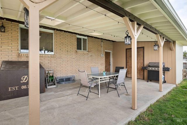 1969 9th Ave E, Twin Falls, ID 83301