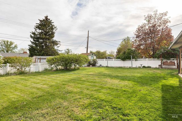 1969 9th Ave E, Twin Falls, ID 83301