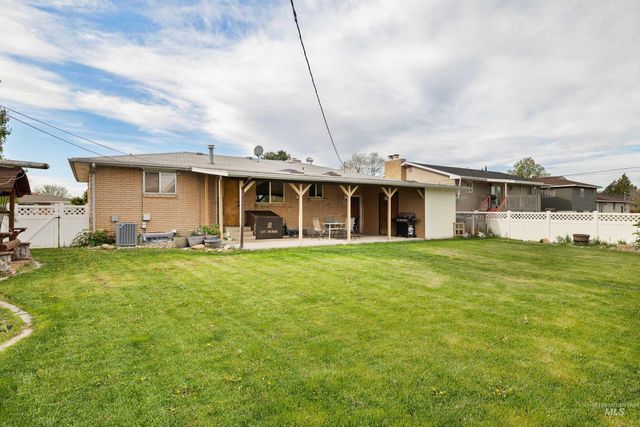 1969 9th Ave E, Twin Falls, ID 83301