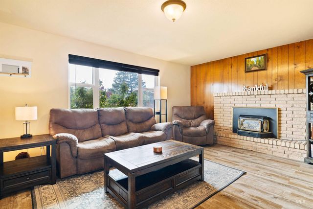 1969 9th Ave E, Twin Falls, ID 83301