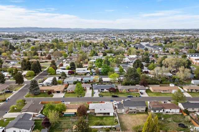 1969 9th Ave E, Twin Falls, ID 83301