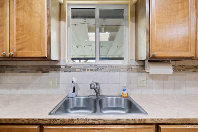 1969 9th Ave E, Twin Falls, ID 83301