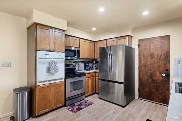 1969 9th Ave E, Twin Falls, ID 83301