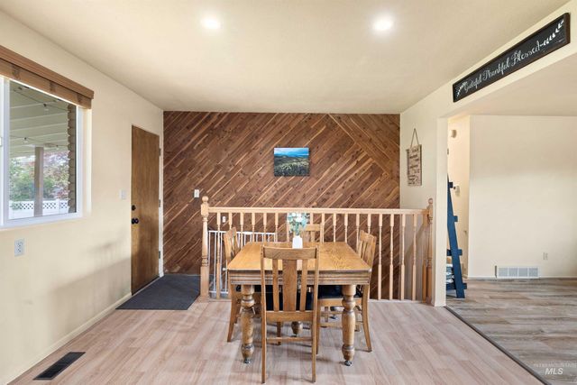 1969 9th Ave E, Twin Falls, ID 83301
