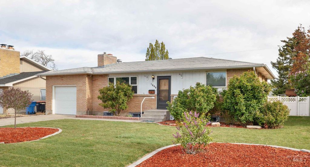 1969 9th Ave E, Twin Falls, ID 83301