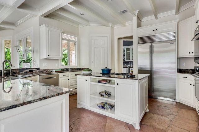 102 Wood TRL, West Lake Hills, TX 78746