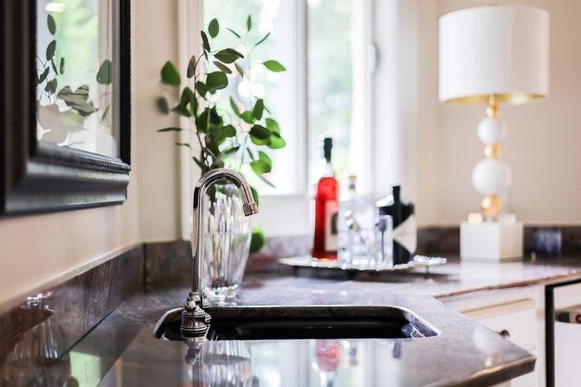 102 Wood TRL, West Lake Hills, TX 78746