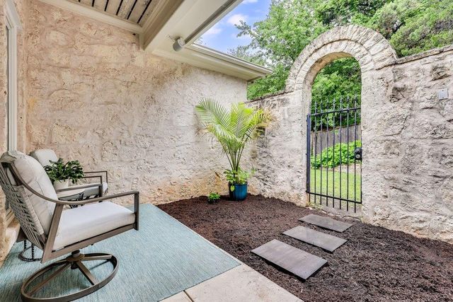 102 Wood TRL, West Lake Hills, TX 78746