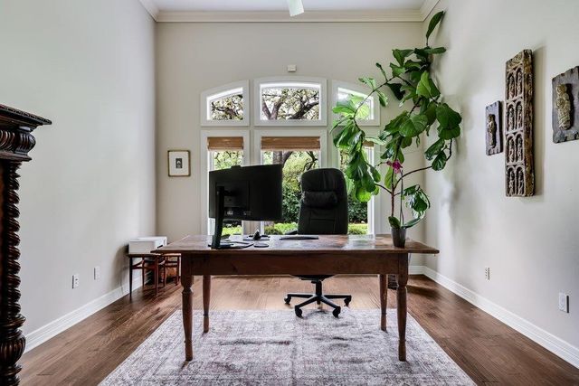 102 Wood TRL, West Lake Hills, TX 78746