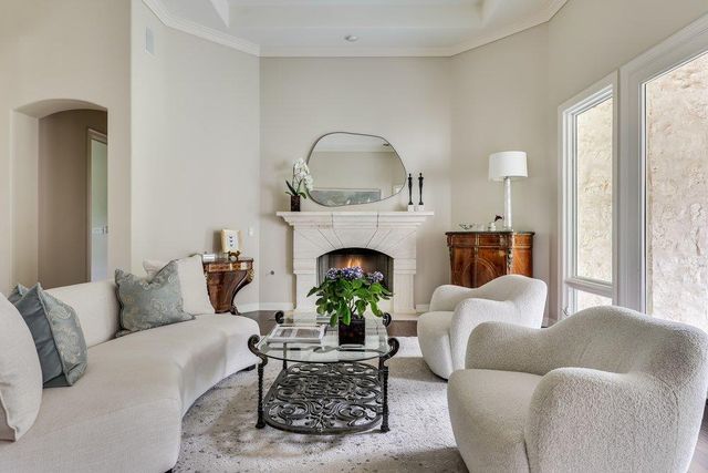 102 Wood TRL, West Lake Hills, TX 78746