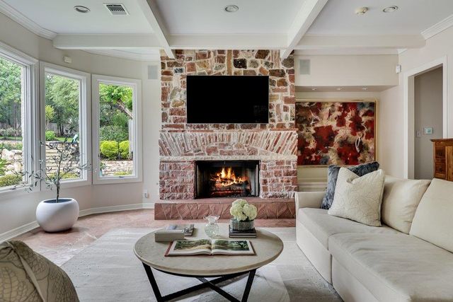 102 Wood TRL, West Lake Hills, TX 78746