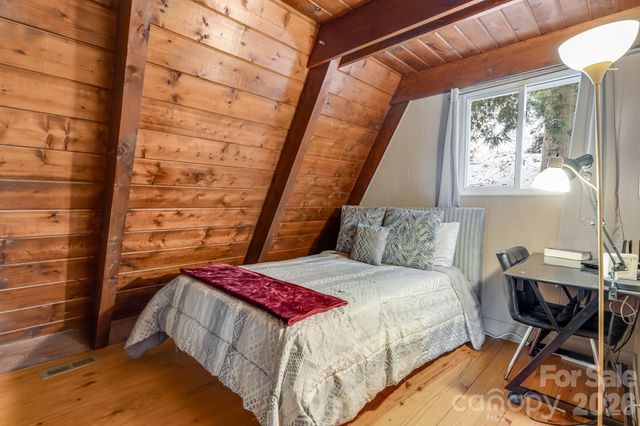 422 Glenaire Drive, Mars Hill, NC 28754