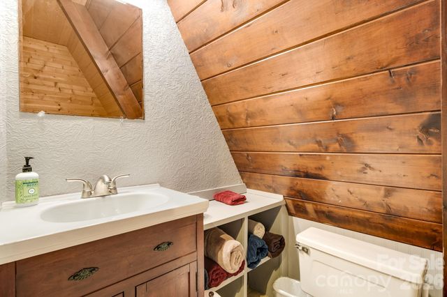 422 Glenaire Drive, Mars Hill, NC 28754