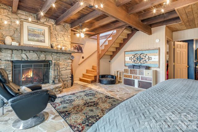 422 Glenaire Drive, Mars Hill, NC 28754