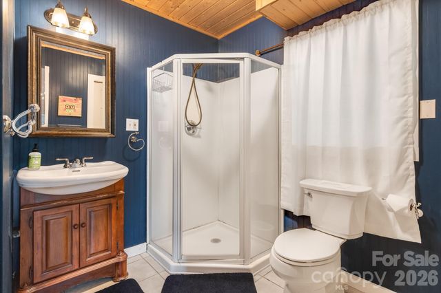 422 Glenaire Drive, Mars Hill, NC 28754