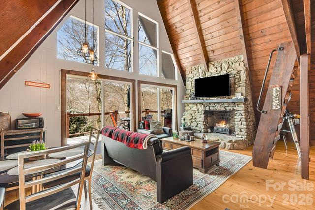 422 Glenaire Drive, Mars Hill, NC 28754