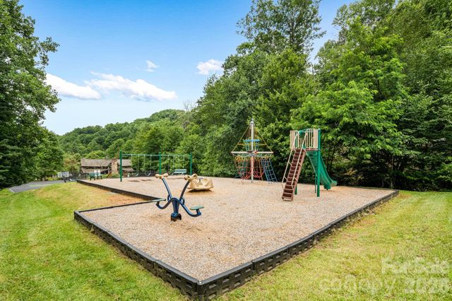 422 Glenaire Drive, Mars Hill, NC 28754